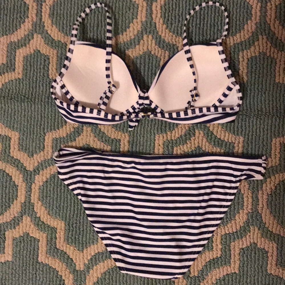 Bikini Set - Picture 2 of 3